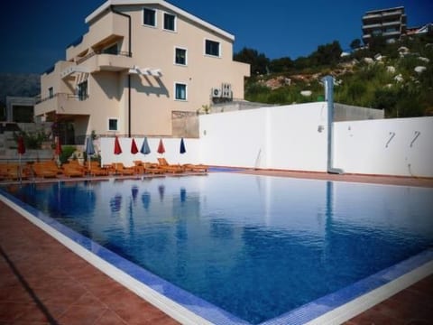 Wohnung mit Pool