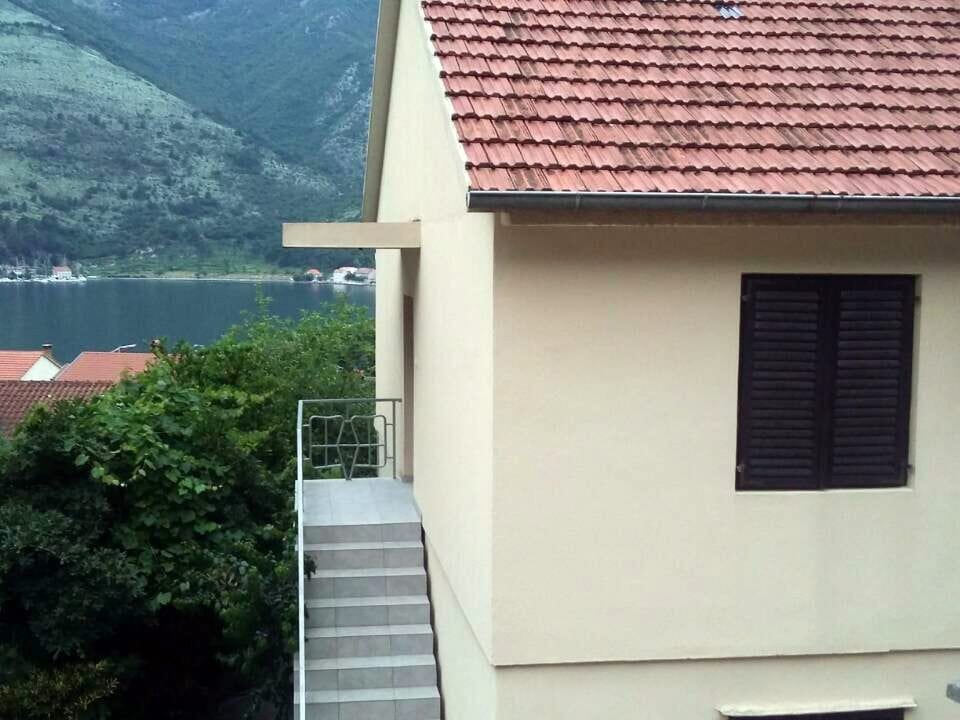 Ruhiger Ort im Herzen einer Bucht - Dobrota