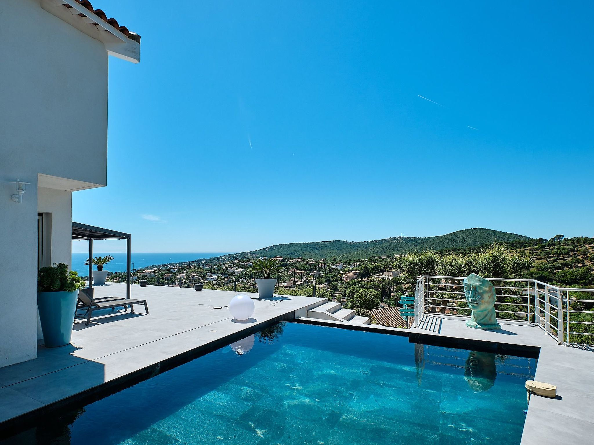 950m vom Meer, herrlicher MEERESBLICK, Pool, Jacuzzi