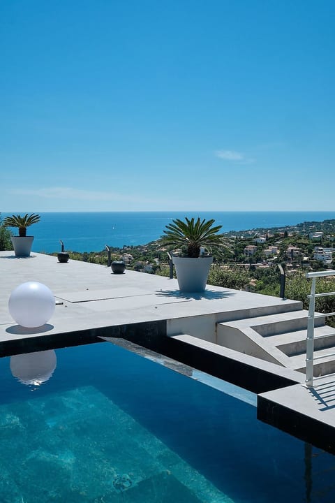 950m vom Meer, herrlicher MEERESBLICK, Pool, Jacuzzi