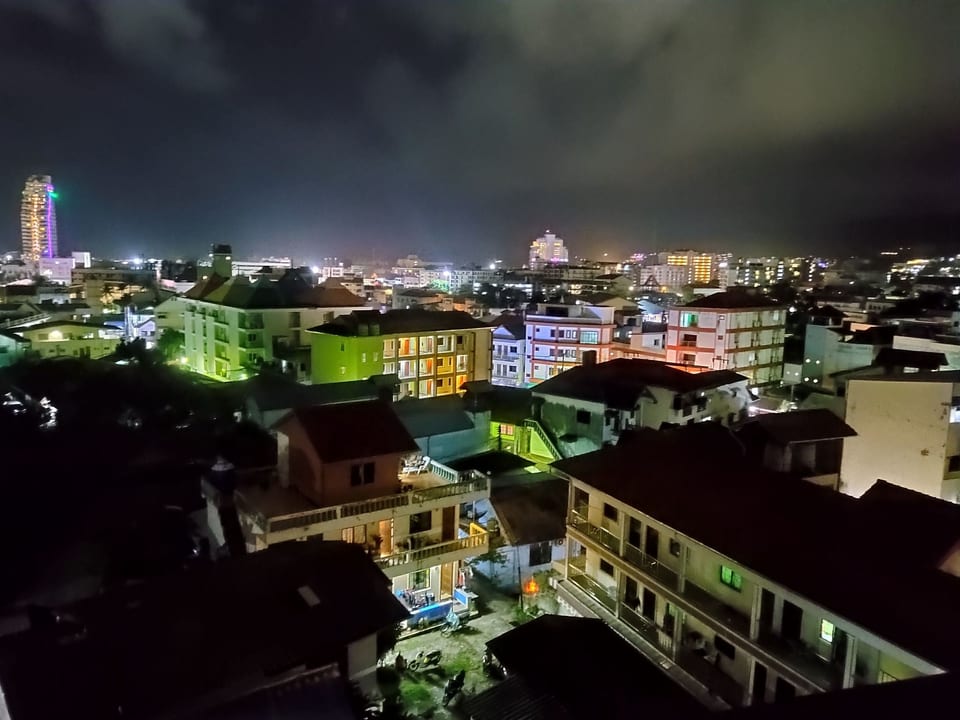 Wazzas Patong Apartment, Smart-TV und schnelles Wifi - Phuket