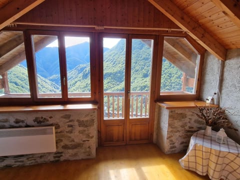 Chalet in den sonnigen Schweizer Südalpen