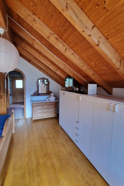 Chalet in den sonnigen Schweizer Südalpen