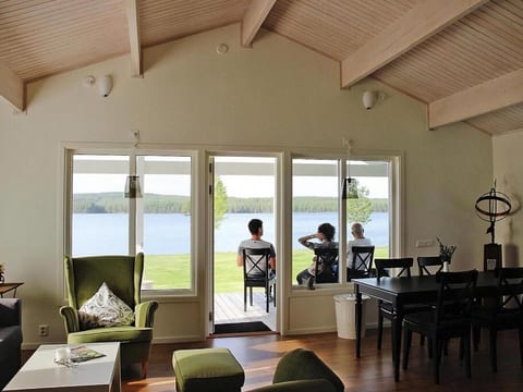 Häuser mit Seeblick Schweden 2
