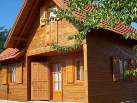 Schönes Holzhaus in Balatonfokajár