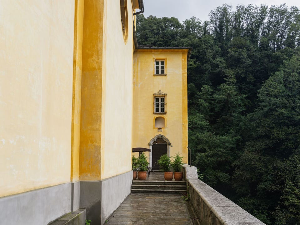 Palazzo Branca mit Blick auf den See. - Brissago