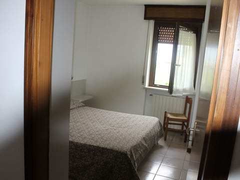 Ruhige Drei-Zimmer-Wohnung im Grünen mit Seeblick