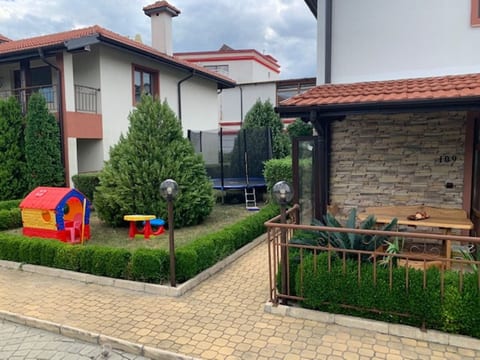 Wohnung in einer engen und ruhigen Anlage