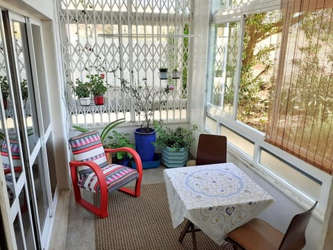 mit Terrasse