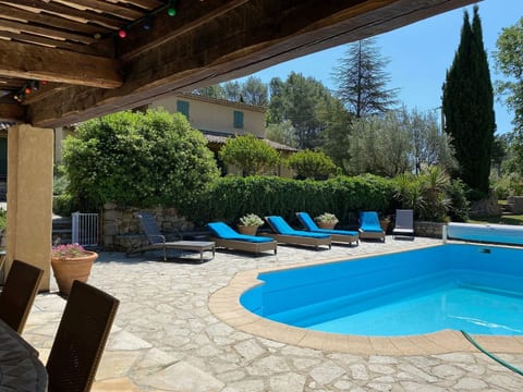 Klimatisiertes Mas Les Heures Bleues mit Pool