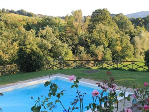 Rustikale Eleganz mit Blick auf die umbrische Landschaft