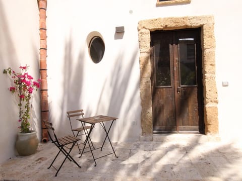 mit Terrasse