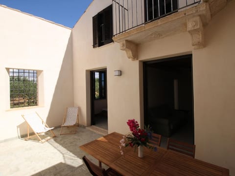 mit Terrasse