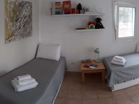 Rundes Steinhaus mit Whirlpool