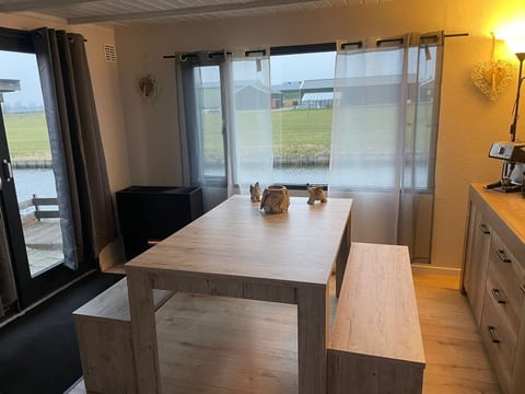 Chalet Welcome direkt am Wasser mit eigenem Steig