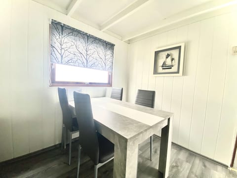 Familienfreundliches Ferienhaus "Angel" mit Garten