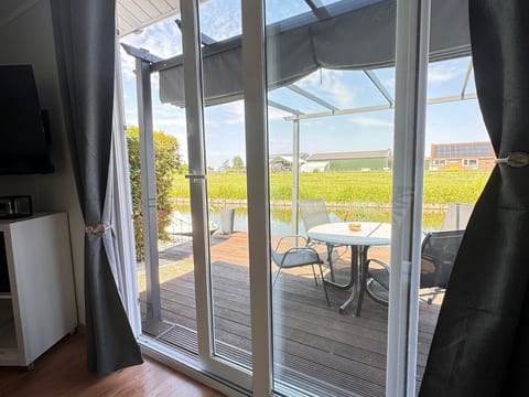 Ela mit Holzgrill, Garten und Terrasse