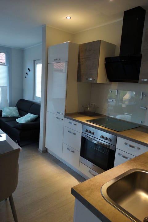 Schmuckes neuwertiges Ferienhaus auf einer kleinen Ferieninsel