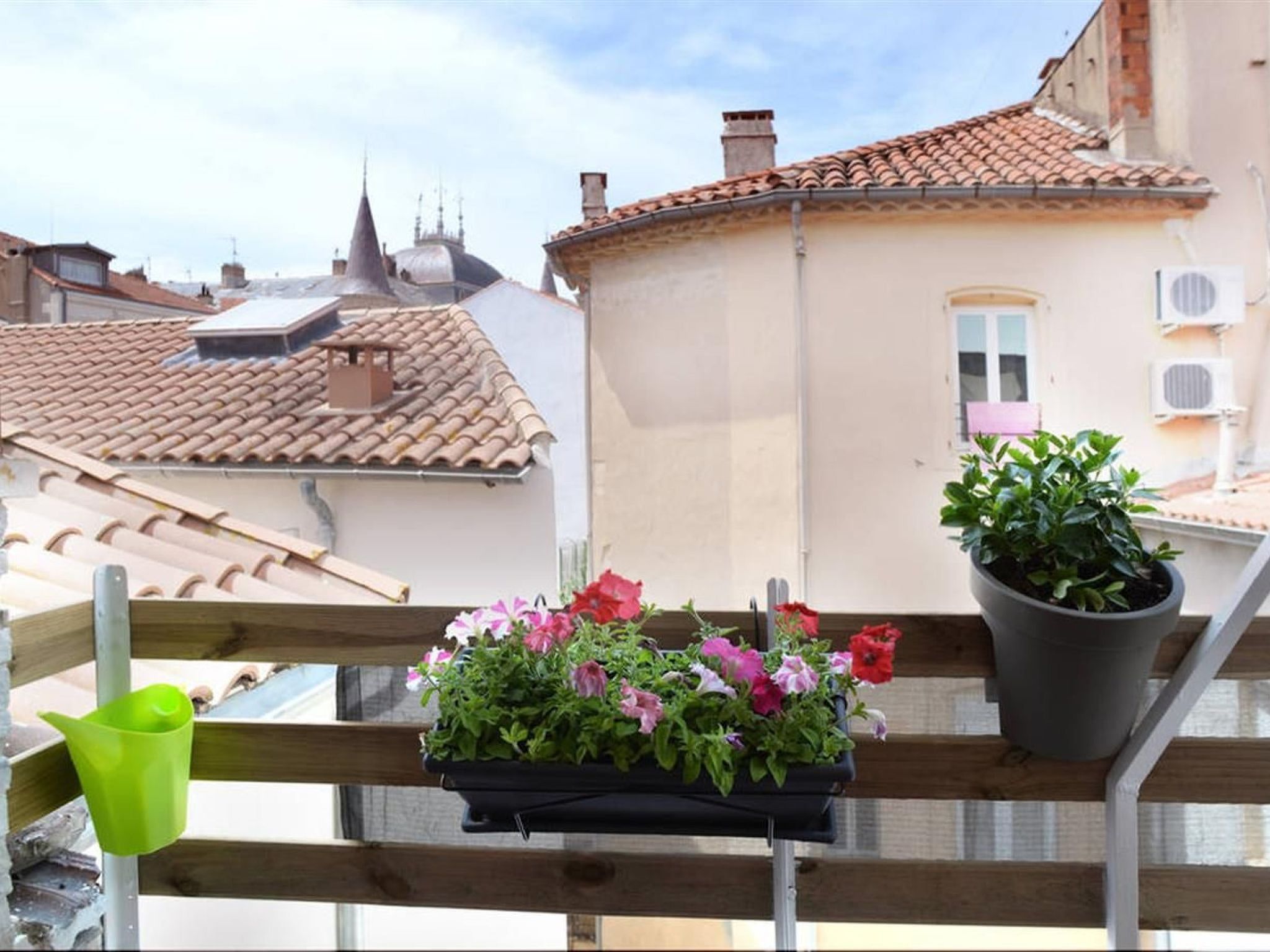 mit Terrasse