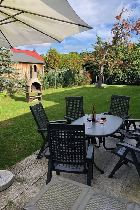 mit Garten, Grill und Terrasse