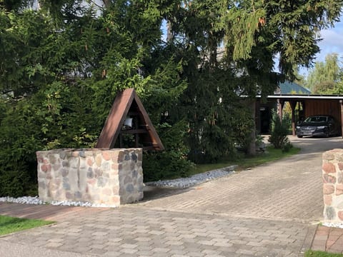mit Garten, Grill und Terrasse