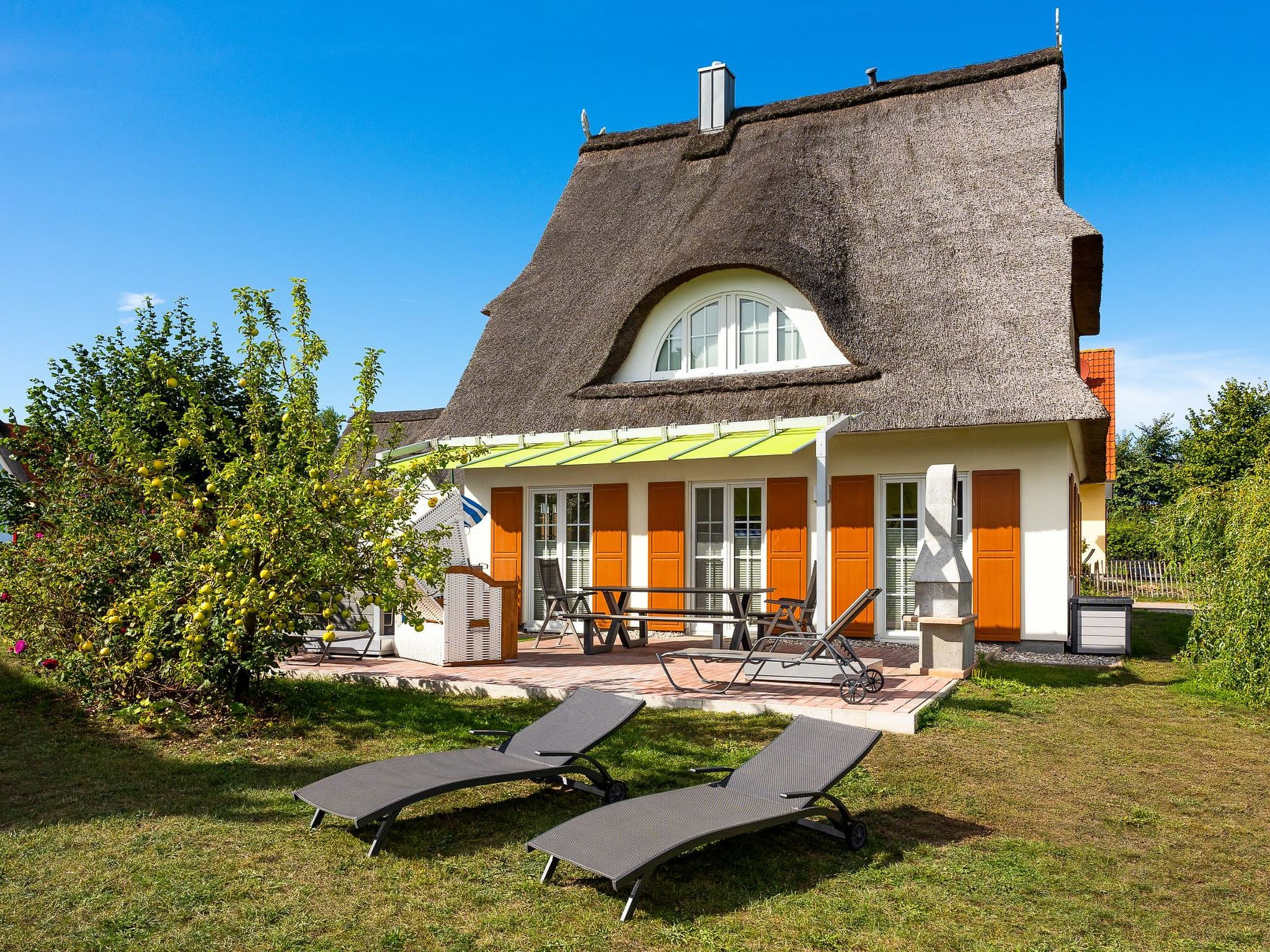Strandnahes Reethaus Elefant mit Außenwhirlpool