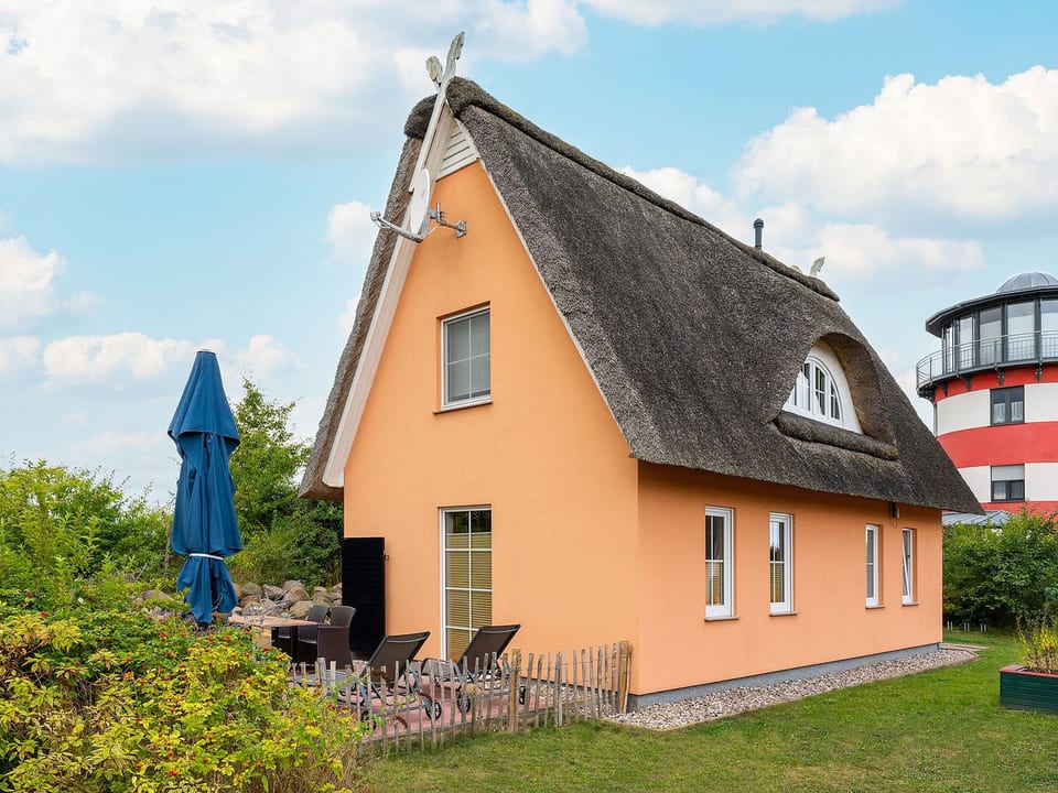 Hübsches Reetdachhaus Seestern - Hohenkirchen