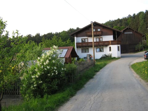 in Zandt mit Garten und Grill