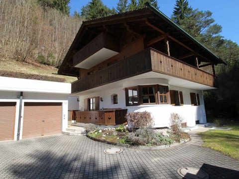 Appartement mit Garten in Garmisch Partenkirchen