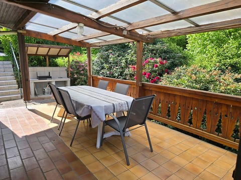 Le Chalet Sous Les Sapins, mit Swimmingpool, Sauna