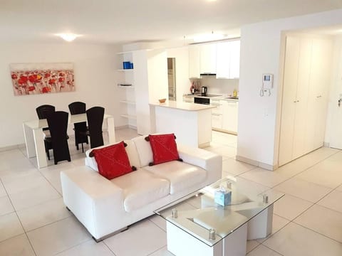 Modern Lake Suite Apt. 605