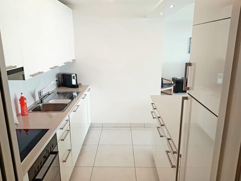 Modern Lake Suite Apt. 605