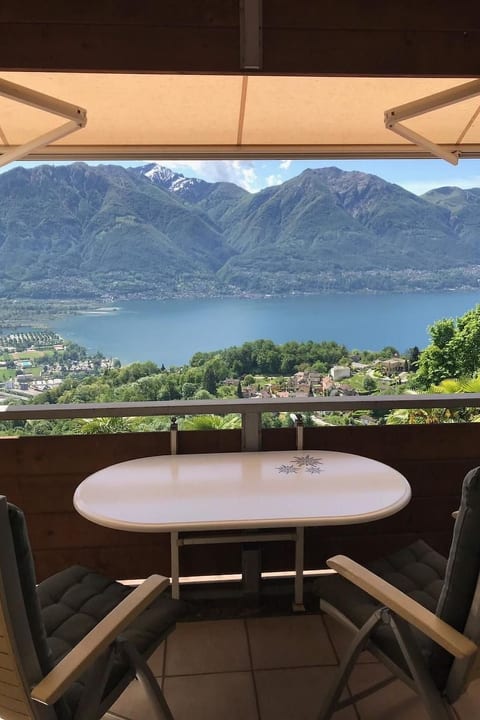 Seeblick und Pool