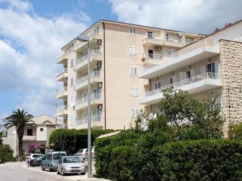 Große Wohnung in Donja Luka mit Eigenem Balkon und Meerblick