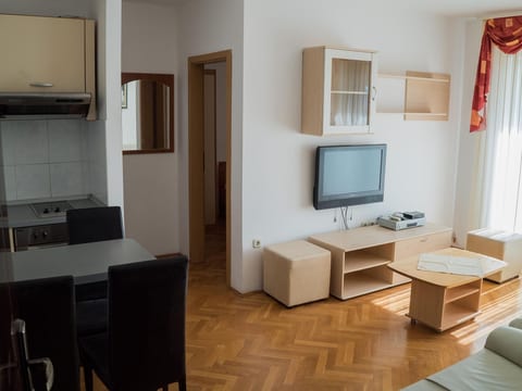 Große Wohnung in Donja Luka mit Eigenem Balkon und Meerblick