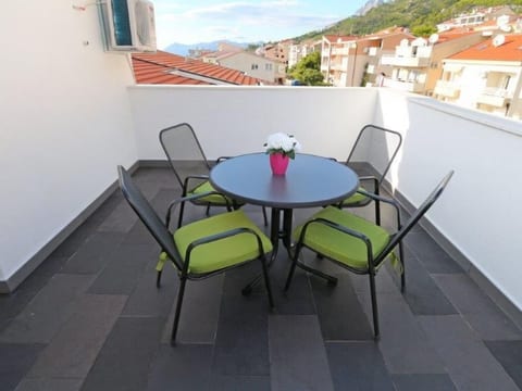 "Rose" mit Terrasse