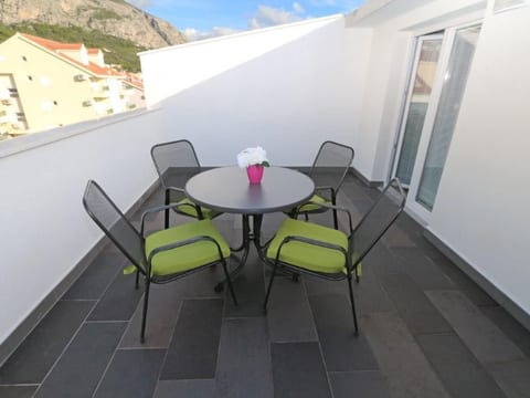 "Rose" mit Terrasse