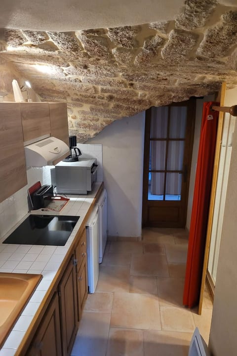Steinhaus und Freischwimmbad, 4 Betten, 2SZ