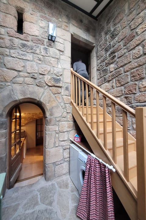 Steinhaus und Freischwimmbad, 4 Betten, 2SZ