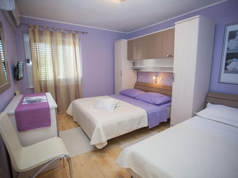 Komfortable Ferienwohnung mit Terrasse in Bidol