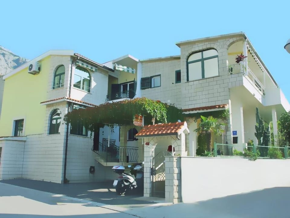 Apartamento cómodo con terraza en Bidol - Makarska
