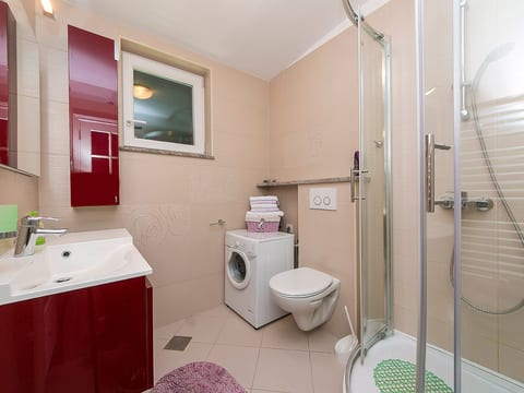 Gemütliche Ferienwohnung mit Terrasse in Bidol