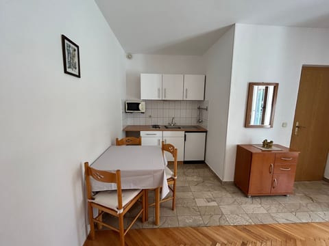 Charmantes Appartement im Pinienwald