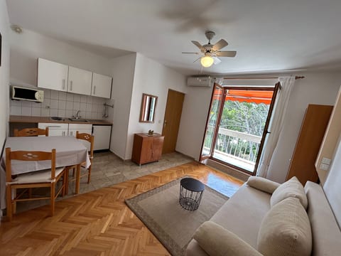 Charmantes Appartement im Pinienwald