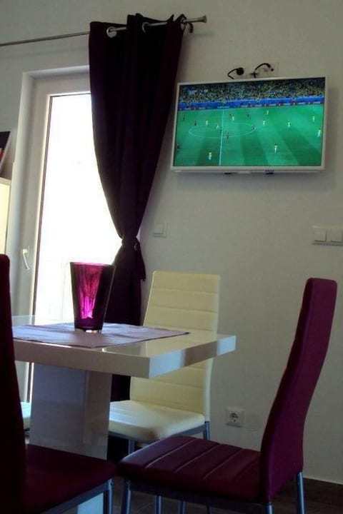 Appartement in Duće mit Grill und Terrasse