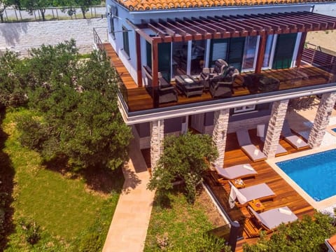Haus in Stanići mit grünem Garten