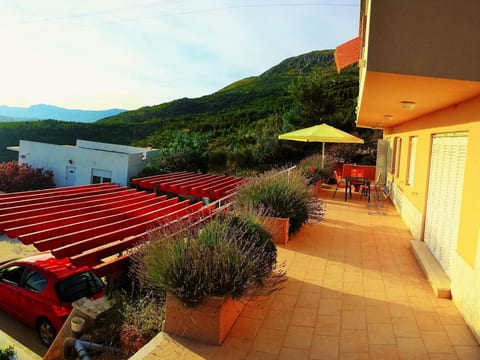mit Terrasse und herrlichem Ausblick