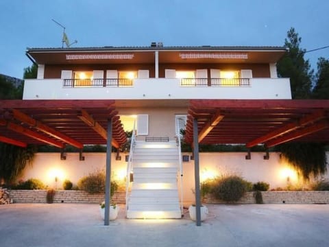 Strandnahe Ferienwohnung mit Terrasse