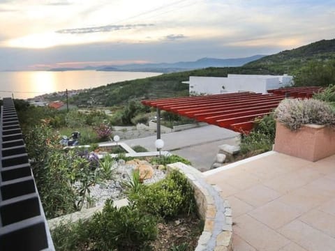 Strandnahe Ferienwohnung mit Terrasse