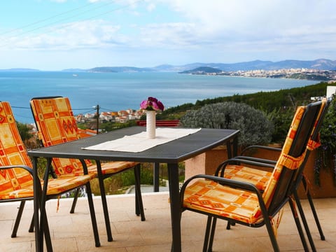 Strandnahe Ferienwohnung mit Terrasse
